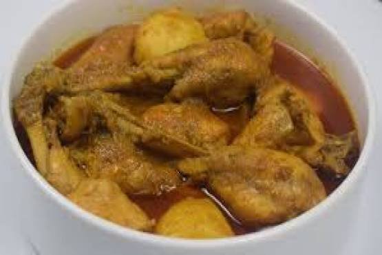 Broiler Chicken with Potato Curry (4pc)